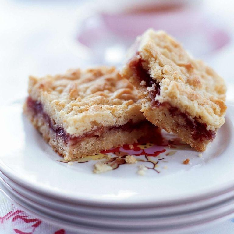 Tangy & Sweet Strawberry Shortbread Bars with Lemon Glaze